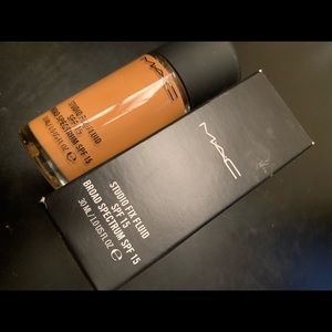 MAC Cosmetics Makeup - MAC studio fix fluid nw43 MAC Cosmetics Makeup - MAC studio fix fluid nw43